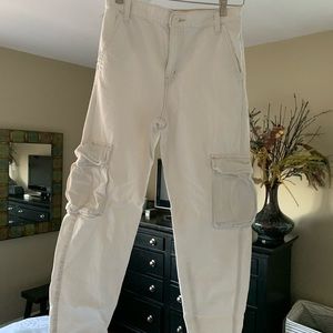 LEVI’S UTILITY JEANS CARGO PANTS - WHITE/CREAM SIZE 26